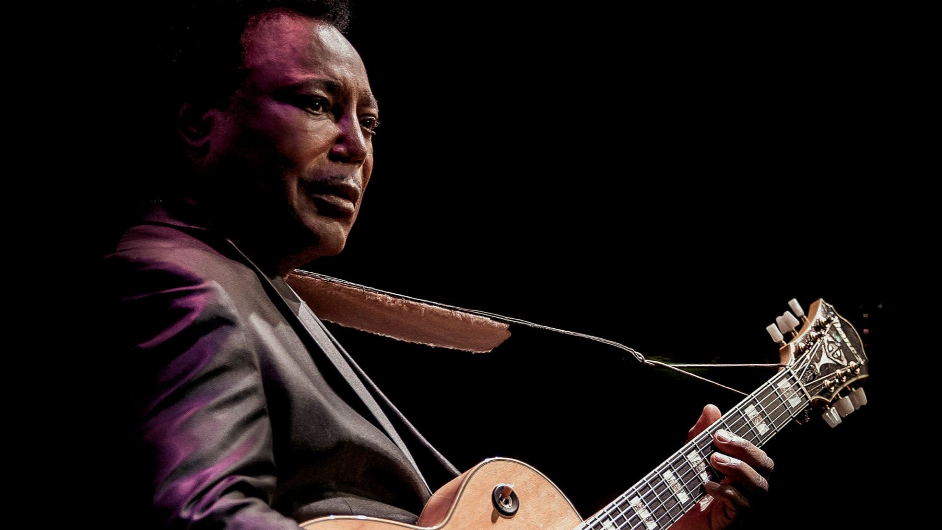 George-Benson-Perfomance
Photos by : https://www.ft.com/content/489271a8-be72-4d54-b33c-5e99a2a3ebff